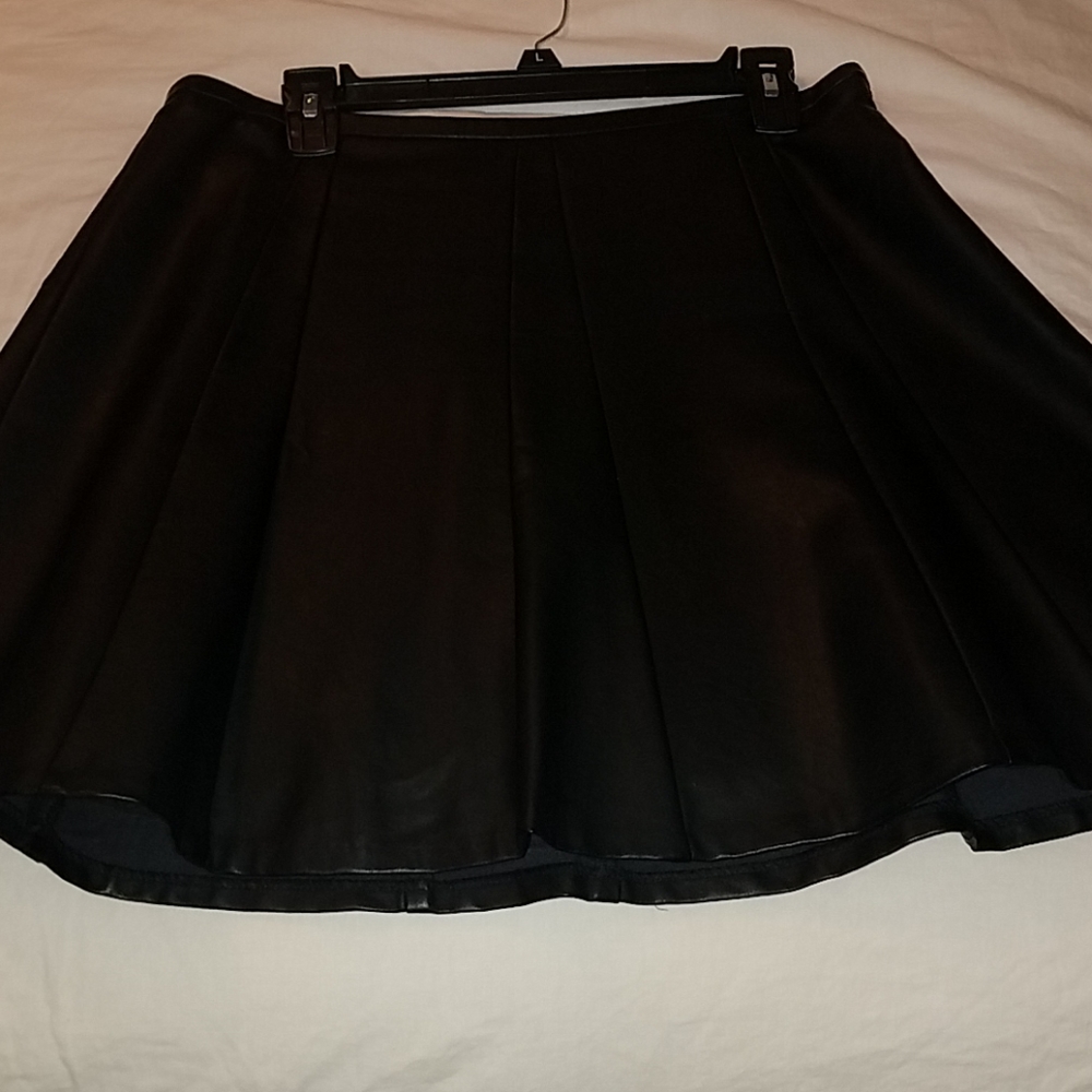 Preloved faux leather skirt